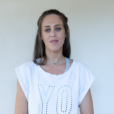 Celine Cortinchi- Professeur de Yoga – yin yang yoga – vinyasa – power – yin yoga