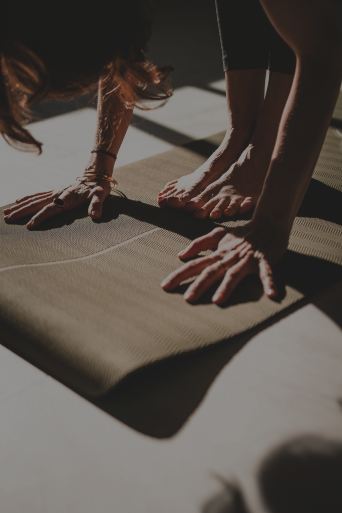 Cours de Yoga hormonal à Perpignan - apprenez à réguler vos hormones avec ce cours pour les femmes