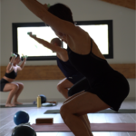 Les pratiques chez casa mauna le yoga le pilates mat le pilates reformer la barre sculpt la mobilité et la souplesse